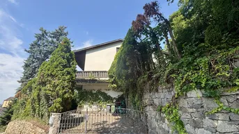 Expose Gepflegtes Wohnhaus mit großem Grundstück, Garagen und Schlossblick!