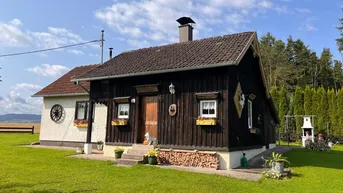 Expose Kleines Häuschen am Waldrand