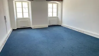 Expose Vielseitig nutzbare Bürofläche in bester Lage am Stadtplatz