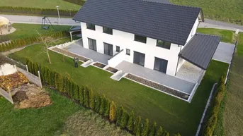 Expose Doppelhaushälfte mit Carport im Ortszentrum zum Selbstausbau
