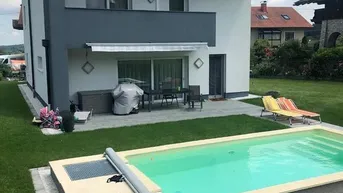 Expose Einziehen und Wohlfühlen - Einfamilienwohnhaus mit Pool und Doppelgarage