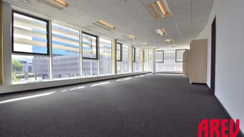 Expose  BÜROFLÄCHE AUF 2 EBENEN - 1 / 2 OG