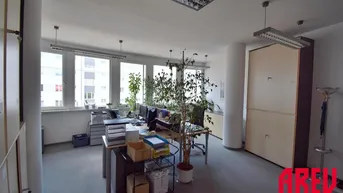 Expose GROSSZÜGIGE BÜROFLÄCHE IN BESTER URFAHRANER LAGE - TOP 1.OG