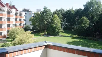 Expose modernisierte Innenstadtwohnung mit Blick ins Grüne, Tiefgaragenstellplatz