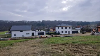 Expose TOLLER AUSBLICK IN RUHIGER WOHNLAGE FÜR IHR PRIVATES EINFAMILIENHAUS MIT BAUZWANG