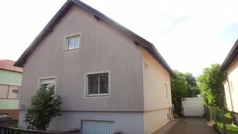 Expose Einfamilienhaus mit viel Wohnfläche, Keller und Garten!