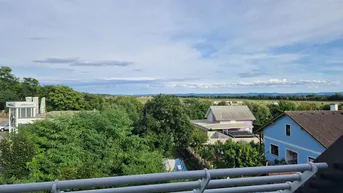 Expose TRAUMHAFTE BALKONWOHNUNG MIT HERRLICHEM AUSBLICK UND MORGENSONNE - PROVISIONSFREI - SCHLÜSSELFERTIG INKL. BAD UND OPTIONAL MIT TIEFGARAGENPARKPLATZ