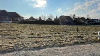 Expose EIN TRAUM WIRD REALITÄT: AUSSERGEWÖHNLICHES BAUGRUNDSTÜCK IN KLEINRÖTZ MIT HERRLICHEM AUS- UND FERNBLICK IN TOLLER, ERHÖHTER WOHNLAGE