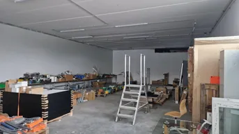 Expose LAGERHALLE MIT KLEINEM BÜRO UND SANITÄREINRICHTUNGEN IN BAHNHOFSNÄHE ALLES INKLUSIVE