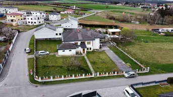 Expose AUSBAUFÄHIGES HAUS MIT GROSSEM GRUNDSTÜCK