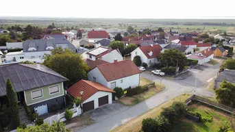 Expose Gelegenheit mit Seeblick, Einfamilienhaus mit Doppelgarage ruhiger Lage!!