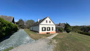 Expose Für Liebhaber alter Gemäuer: Charmantes Bauernhaus von 1895 mit großem Garten