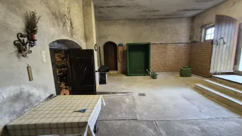 Expose ZWEI PRESSHÄUSER AUF BAUGRUND - KANN ZU WOHNHAUS AUS/UMGEBAUT WERDEN