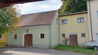 Expose ZWEI PRESSHÄUSER AUF BAUGRUND - KANN ZU WOHNHAUS AUS/UMGEBAUT WERDEN