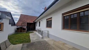 Expose LIEBEVOLLES LANDHAUS MIT GESCHLOSSENEM INNENHOF, STADEL, WERKSTATT UND NEBENGEBÄUDEN IN PARADIESISCHER GRÜNRUHELAGE