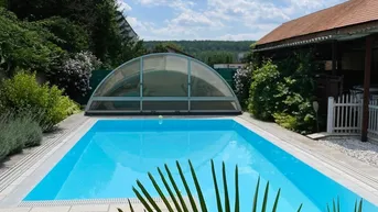 Expose Einfamilienhaus mit bewohnbarem Nebengebäude - Wohnen für Generationen! Mit Pool und Garten!