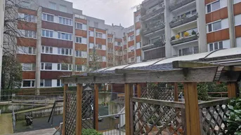 Expose ATTRAKTIVE, IN DEN RUHIGEN INNENHOF AUSGERICHTETE 1-ZIMMER-TERRASSENWOHNUNG IN BELIEBTER WOHNLAGE