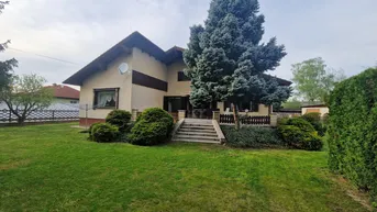 Expose LIEBEVOLLER BUNGALOW MIT PARKÄHNLICHEM GARTEN IN BESTER ZENTRUMSNAHER WOHNLAGE