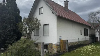 Expose Kleines Häuschen mit vielen Möglichkeiten auf sonnigem Bauland