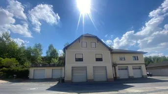Expose Gepflegtes Einfamilienhaus mit großer Terrasse und vielen Garagen!