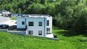 Expose NEUER PREIS: Erstbezug in Sooß – Moderne Doppelhaushälfte mit Garten, Wärmepumpe &amp; PV-Anlage!