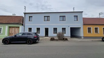 Expose GROSSZÜGIGES LANDHAUS MIT GESCHLOSSENEM INNENHOF, WERKSTATT UND NEBENGEBÄUDEN IN PARADIESISCHER GRÜNRUHELAGE MIT MÖGLICHKEIT AUF STADEL UND KLEINE LANDWIRTSCHAFTLICHE FLÄCHE