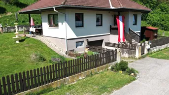 Expose Modernes Einfamilienhaus mit Pool, Garage und großzügigem Garten