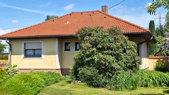 Expose Zwei zusammengebaute Bungalows mit einem Preis