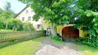 Expose IDYLLISCHER HISTORISCHER EHEMALIGER BAUERNHOF