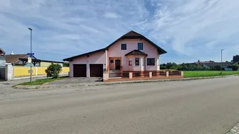 Expose LIEBEVOLLER BUNGALOW MIT PARKÄHNLICHEM GARTEN IN TRAUMHAFTER RUHELAGE MIT HERRLICHEM GRÜNBLICK