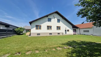 Expose LIEBEVOLLER BUNGALOW MIT GEPFLEGTEM GARTEN IN TRAUMHAFTER RUHELAGE MIT HERRLICHEM GRÜN- UND AUSBLICK IN UNMITTELBARER FELDRANDLAGE