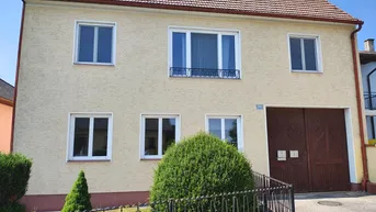 Expose GROSSZÜGIGES LANDHAUS MIT GESCHLOSSENEM INNENHOF UND NEBENGEBÄUDEN IN PARADIESISCHER GRÜNRUHELAGE MIT GROSSEM GRUNDSTÜCK