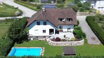 Expose Attraktives Einfamilienhaus mit drei Wohneinheiten im Dachgeschoss – Wohnen &amp; Vermieten unter einem Dach in Ardagger