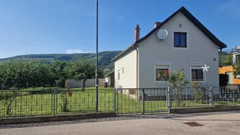 Expose GARTEN- UND OBSTLIEBHABER AUFGEPASST - LIEBEVOLLES LANDHAUS FÜR ZWEI PERSONEN MIT GROSSEM GRUNDSTÜCK SAMT OBSTBÄUMEN