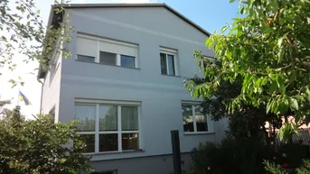 Expose Einfamilienhaus mit vielen Zimmern in ruhiger Lage !