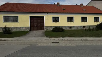 Expose Ehemaliger Bauernhof mit Wohnhaus, Innenhof &amp; Nebengebäuden &amp; Pferdeoption