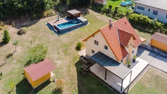 Expose Traumhaus in ruhiger Wohngegend mit ausreichend Platz und Pool