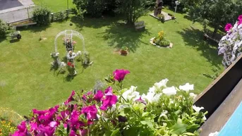 Expose Mehrfamilienhaus mit 3 Wohnungen und großem Garten in Bruck