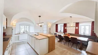 Expose Immobilien-Juwel: Historisches Appartement zur touristischen Vermietung in Niedernsill im Salzburger Land