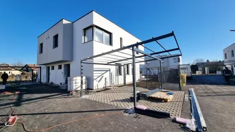 Expose SCHLÜSSELFERTIG! ERSTBEZUG. Doppelcarport. 4 Zimmer, 3 WC's, 2 Bäder. 190m² Garten!