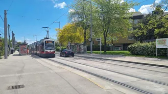 Expose U-BAHN ZU FUSS. NOCH 1 HAUS FREI! EINZELHAUS IN SÜD-WEST-LAGE! 151m² WFL PLUS 52m² KELLER. PROVISIONSFREI für den Käufer.