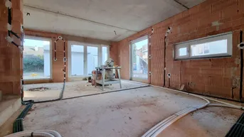 Expose NOCH 2 HÄUSER FREI! TOP-AKTION! ECKHAUS MIT KELLER UM € 599.000! DACHTERRASSE. 71 m² GARTEN. ZIEGELMASSIVQUALITÄT. Provisionsfrei für den Käufer.