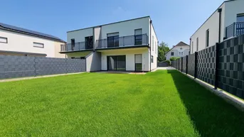 Expose BAUBEGINN ERFOLGT! IDEAL FÜR FAMILIEN! 5-ZIMMER-ZIEGELHAUS MIT UNVERBAUBAREN AUSBLICK. MIT KELLER, BALKON, TERRASSE, CARPORT UND GROSSEM GARTEN.