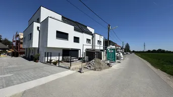 Expose SÜDSEITE! 128m² WNFL! EXQUISITES, SCHLÜSSELFERTIGES 5-ZIMMER-ZIEGELHAUS. 3 Bäder. 3 Toiletten. Elektrische Rollläden, Klimavorbereitung, edler Parkett und Sanitärkeramik!