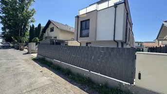 Expose IN SCHLÜSSELFERTIGSTELLUNG! PRIMA WOHNLAGE NÄHE BADETEICH. 80m² SÜD-WEST-GARTEN. 5 ZIMMER, 2 BÄDER, 3 WC´s. PROVISIONSFREI.