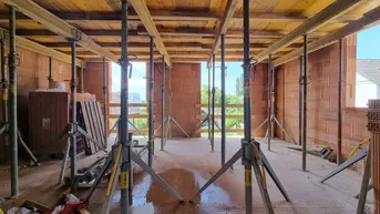 Expose NOCH 2 HÄUSER VERFÜGBAR! ERSTKLASSIGES ZIEGELHAUS MIT KELLER! 5 ZIMMER, DACHTERRASSE, 105 m² GARTEN. BEIM LANDSCHAFTSSCHUTZGEBIET DONAUSTADT. PROVISIONSFREI für den Käufer.