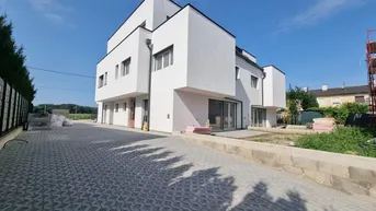 Expose SCHLÜSSELFERTIGER TOPPREIS! 3 BADEZIMMER - 5 ZIMMER - 3 TOILETTEN. TOP AUSSTATTUNG!
