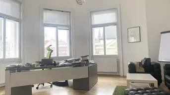 Expose Repräsentativer Altbau (vermietet) für Investoren interessant!