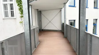 Expose Schicker Loft mit Terrasse/U6 - Nähe EURO PLAZA