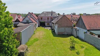 Expose teilweise saniertes Einfamilienhaus mit traumhaftem Garten